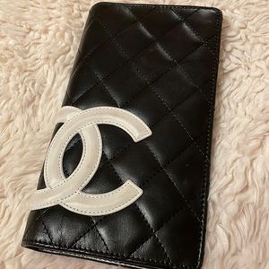 🤩🤩🤩😍 💝💝💯💃💃Chanel Camden wallet - two fold FINAL PRICE !!